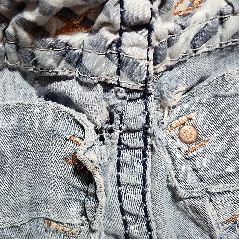 ROCK REVIVAL JARROW EMBROIDERED FLEUR-DE-LIS  FAUX-FLAP BOOT-LEG DENIM JEAN - Picture 6 of 15